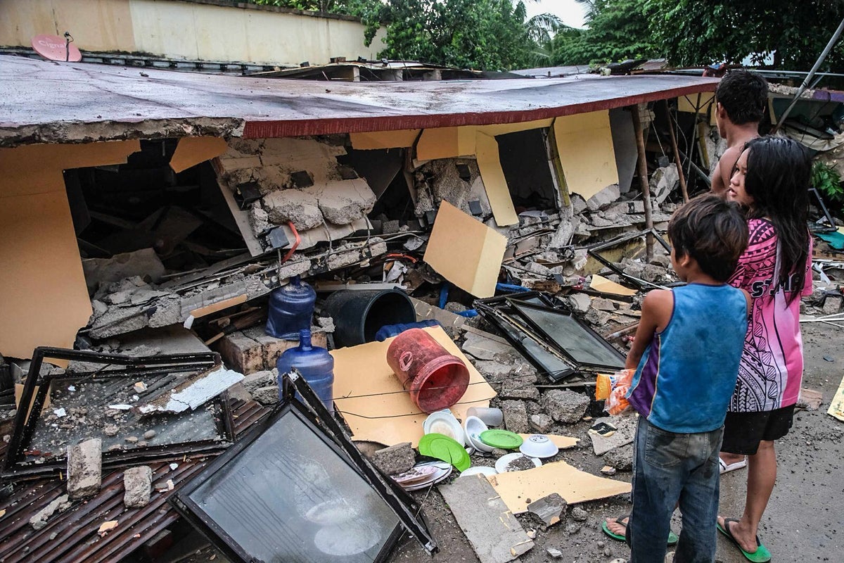 6.9-Magnitude Earthquake in Central Philippines Kills Nearly 70, Overwhelms Hospitals
