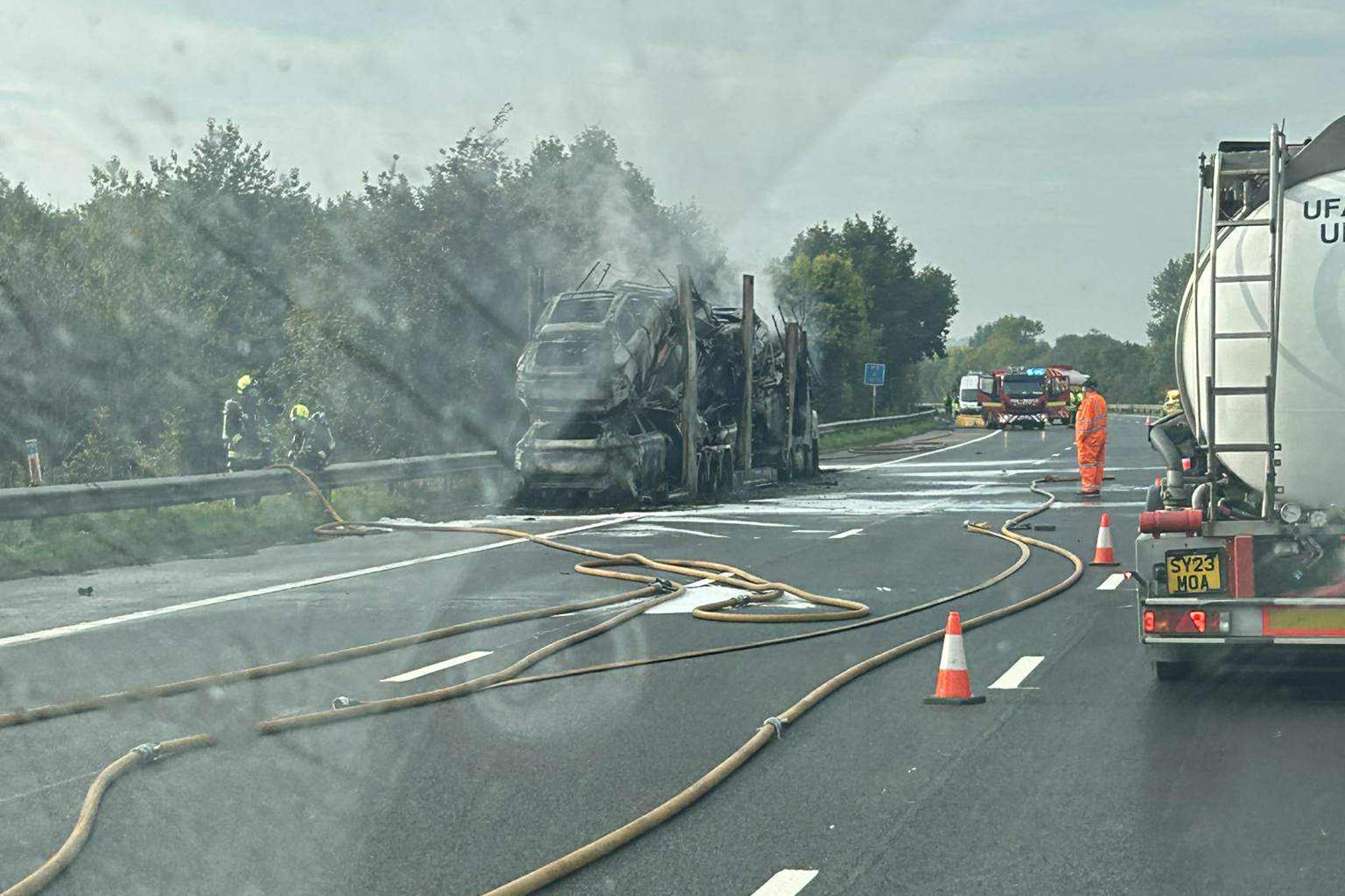 A lorry carrying many electric vehicles caught Ablass