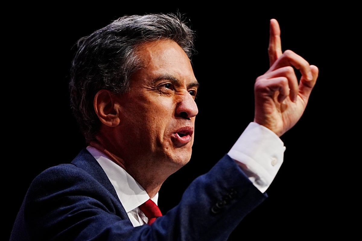 Kemi Badenoch is just ‘a Reform tribute act’, claims Ed Miliband as he lashes out at Tory climate policy