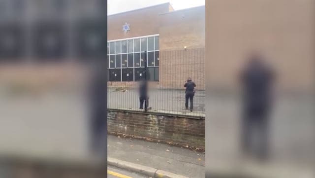 <p>‘Get back... he has a bomb’: Armed police at Manchester synagogue attack warn public to stay away.</p>
