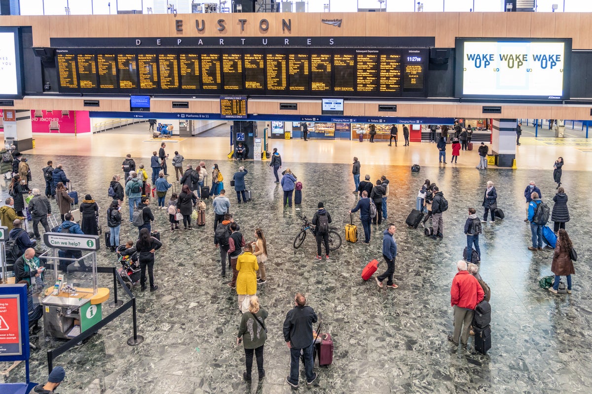 Security incident sparks travel chaos at Euston after station evacuated