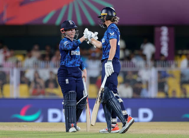 <p>Tammy Beaumont and Amy Jones eased England home</p>