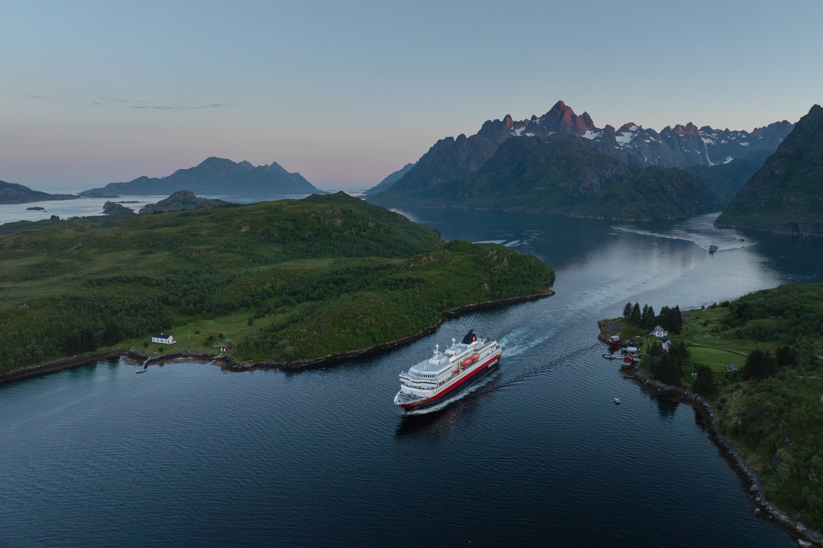 Hurtigruten plans climate neutral cruise using cooking oil