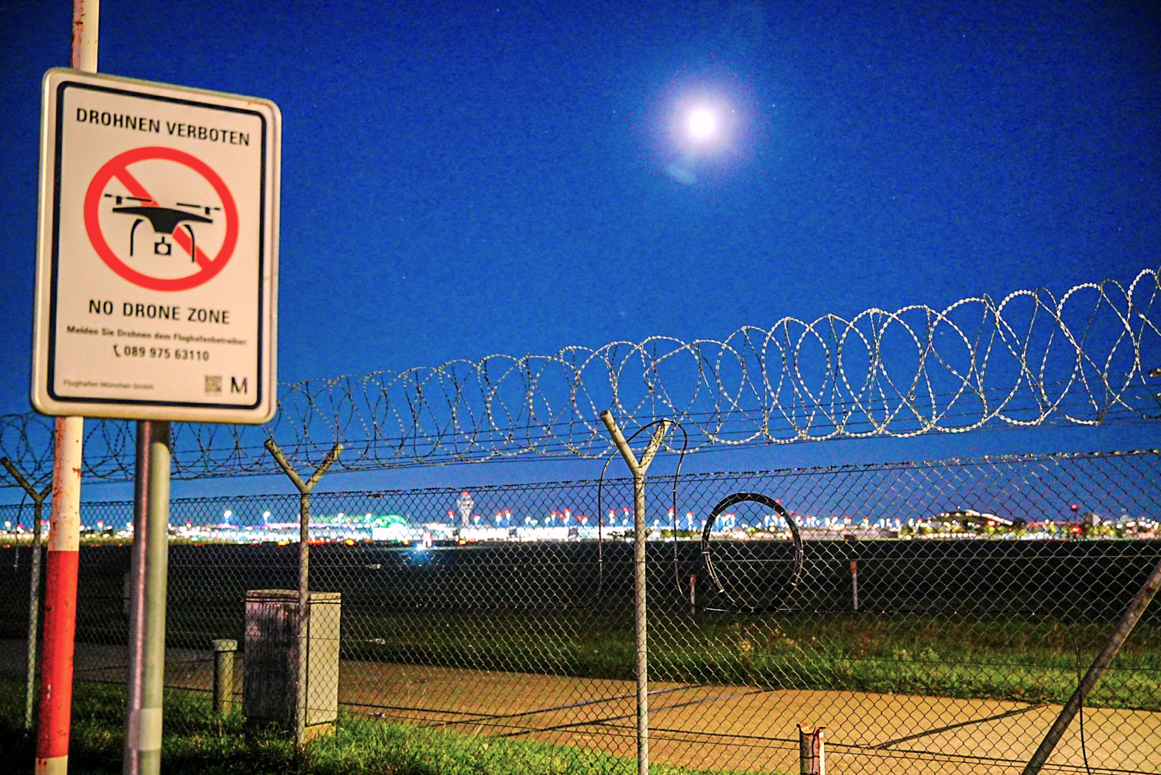 A sign prohibiting drones is seen at the Munich Airport on Friday, Oct. 3, 2025. (Enrique Kaczor/dpa via AP)