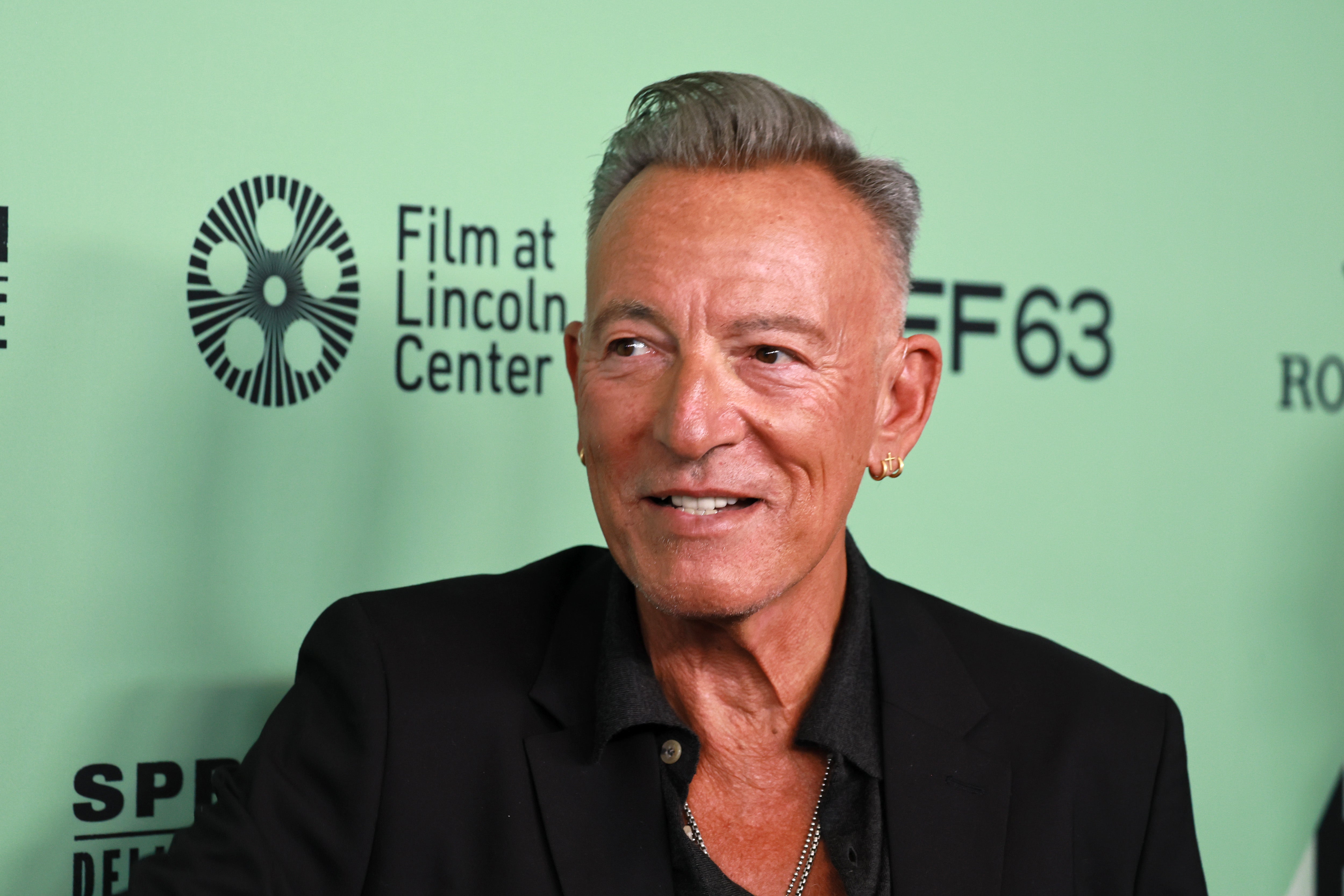 Bruce Springsteen says he was expecting crowd to ‘go wild’ when he did karaoke at bar