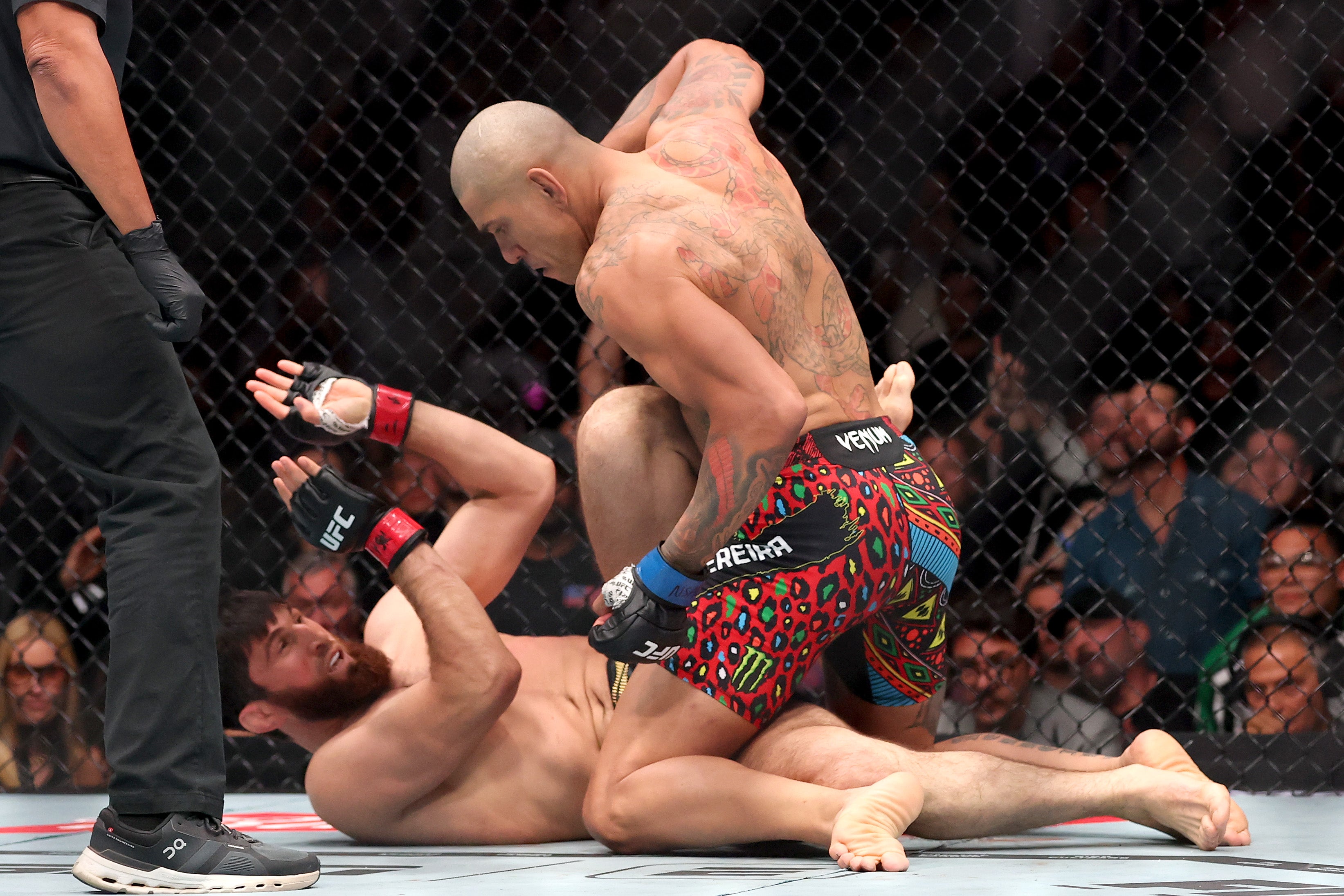 Alex Pereira stopped Magomed Ankalaev in the first round of their rematch
