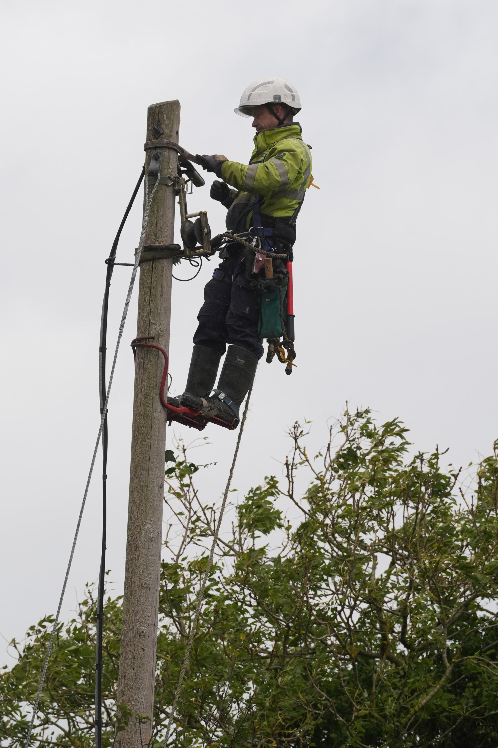 Thousands still without power after Storm Amy sweeps across UK | The ...