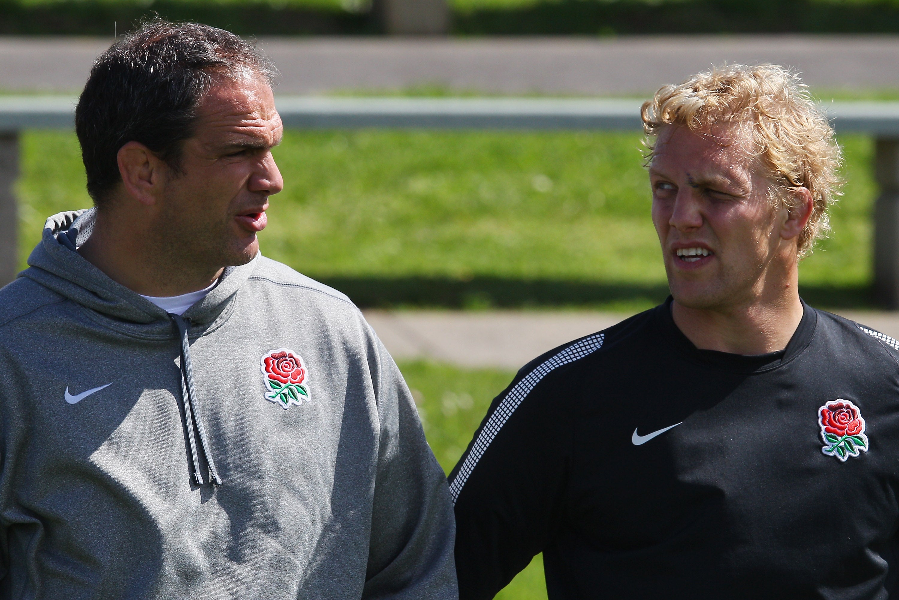 Martin Johnson (à esquerda) ainda nomeou Moody como capitão da Inglaterra durante seu mandato, apesar de seu território como jogadores