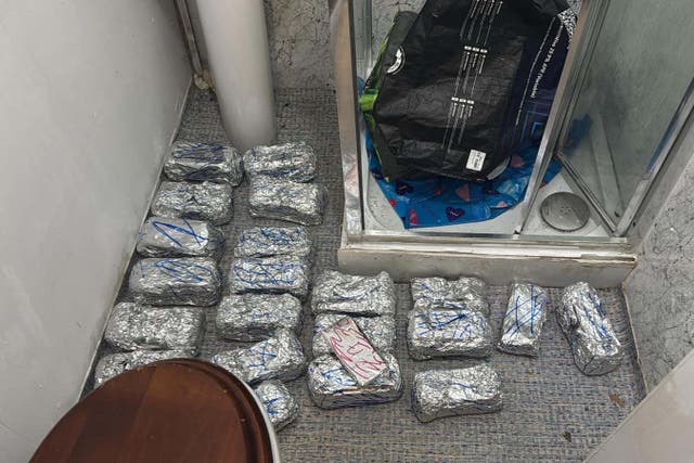 Seized stolen phones wrapped in tin foil (Metropolitan Police/PA)