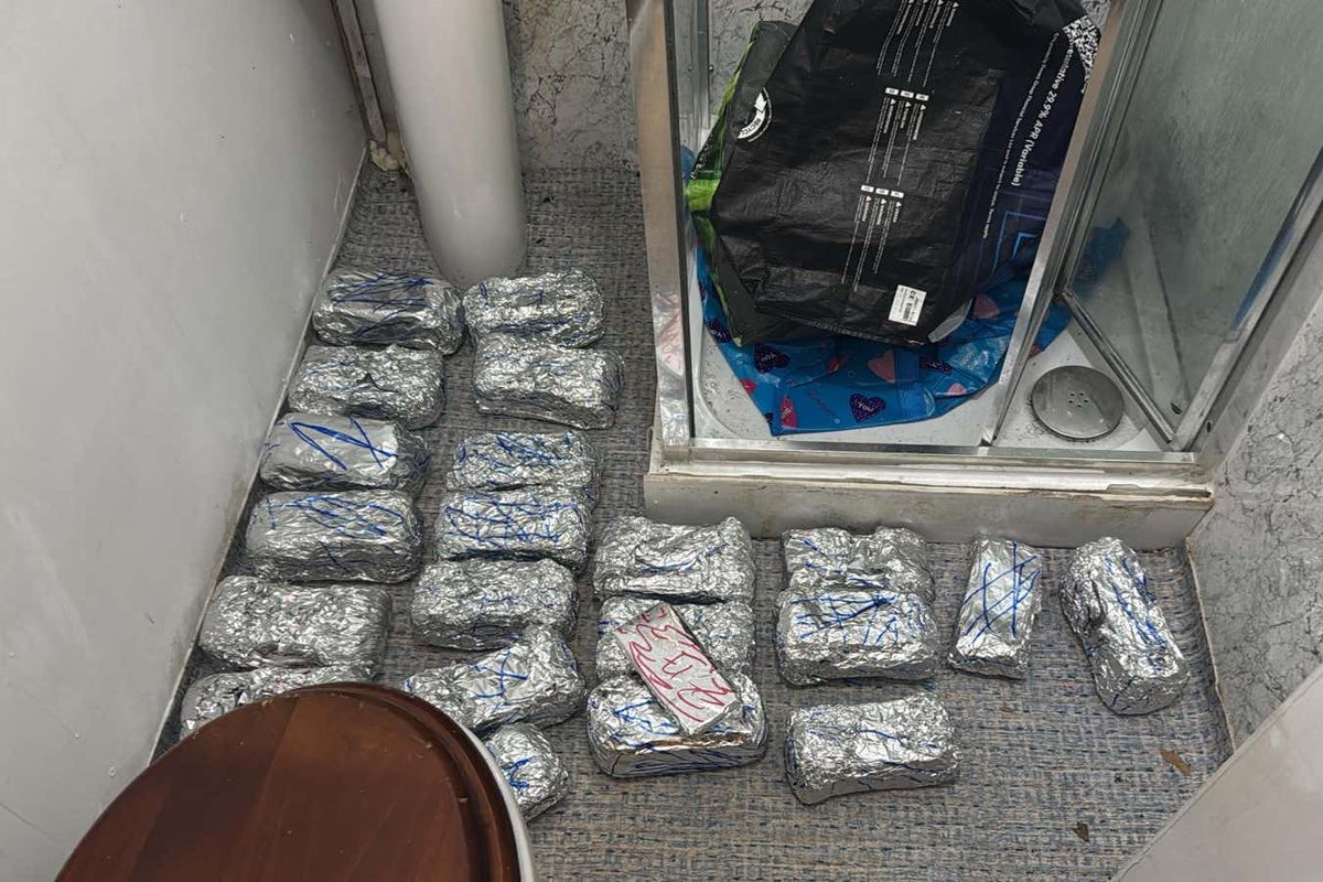Met Busts Network Suspected of Smuggling 40,000 Phones