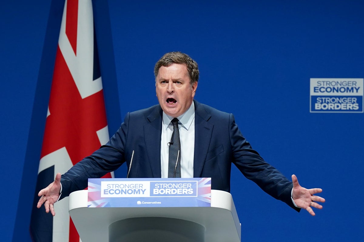 Tories to ditch business rates for pubs and shops if they win election