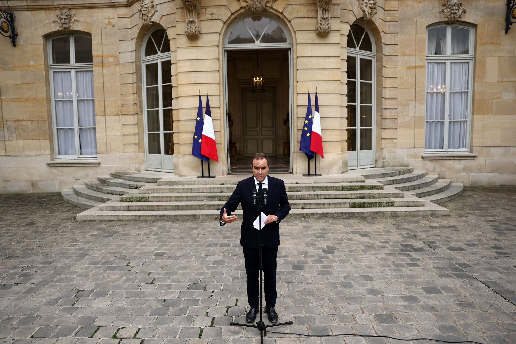 Speaking outside the Hôtel de Matignon on Monday, Lecornu said: “You cannot be prime minister when the conditions are not met.”