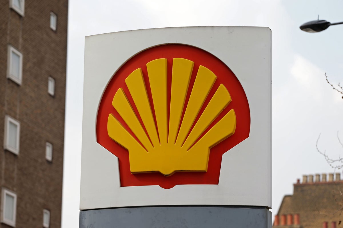 Shell to return £2bn to shareholders as profits soar