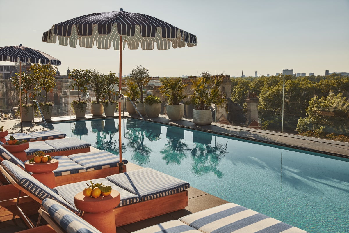 <p>What more lies beneath this seventh-floor rooftop pool at The Berkeley?</p>