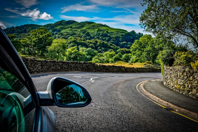 <p>Americans driving in the UK will need to get used to smaller roads</p>