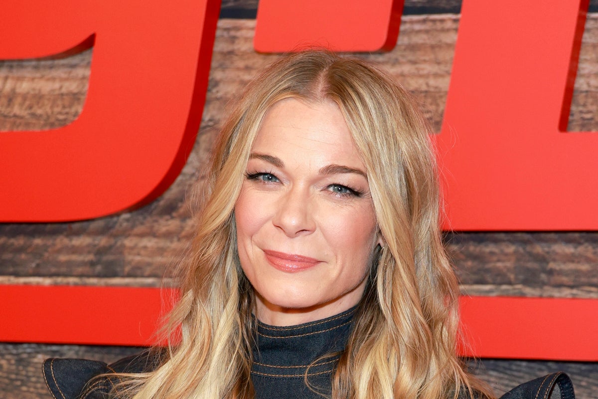 LeAnn Rimes opens up about ‘hiding’ health struggles after teeth fell out on stage LeAnn Rimes opens up about ‘hiding’ health struggles after teeth fell out on stage