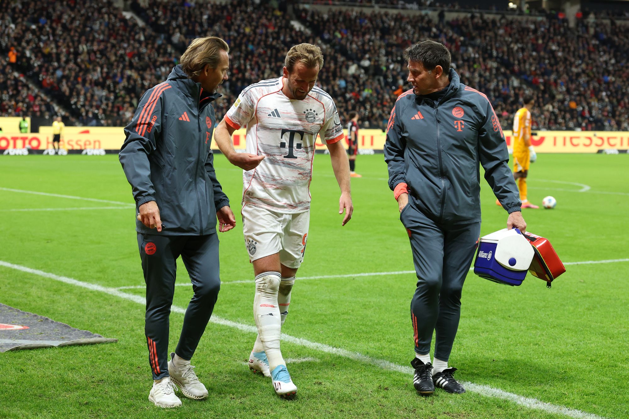 <p>Harry Kane of Bayern Munich reacts as he walks off the pitch with medical staff after getting injured </p>