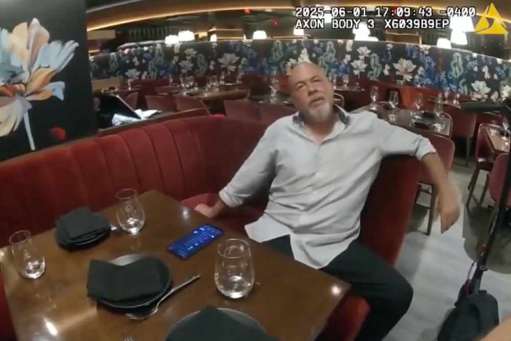 Gordon Ramsay Calling ‘Call Gordon Ramsay!’: Moment man is arrested at restaurant claiming ...