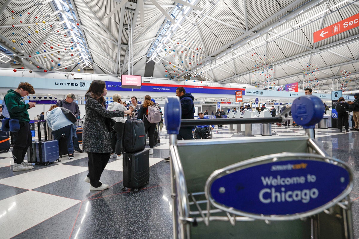 US shutdown causes airport delays