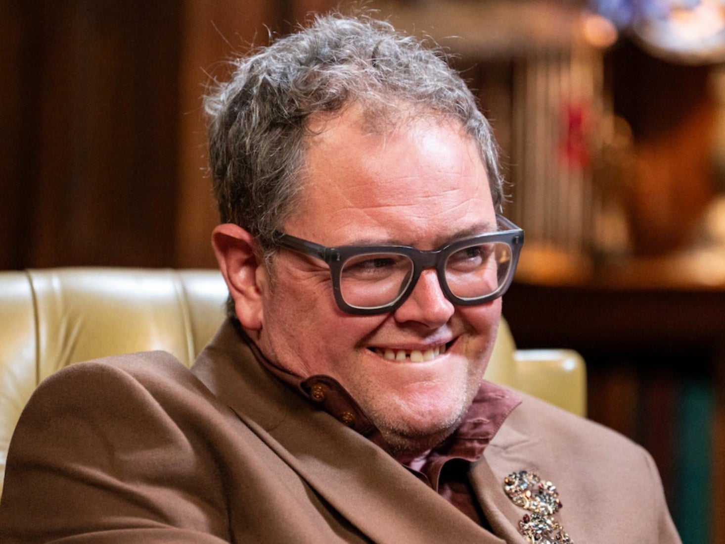 Alan Carr is a Traitor