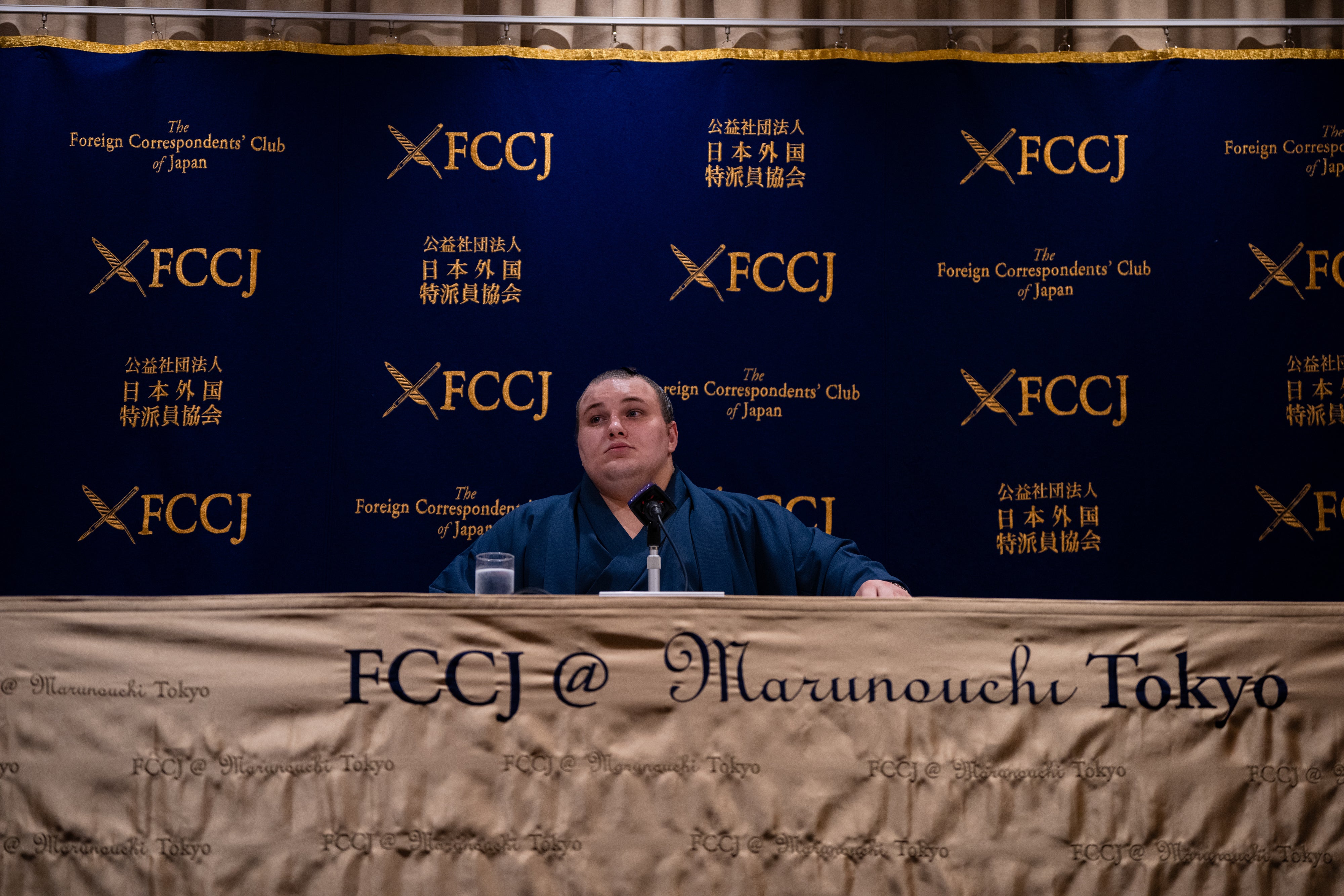 Danilo Yavhushyshyn kini berkompetisi sebagai Aonishiki Arata
