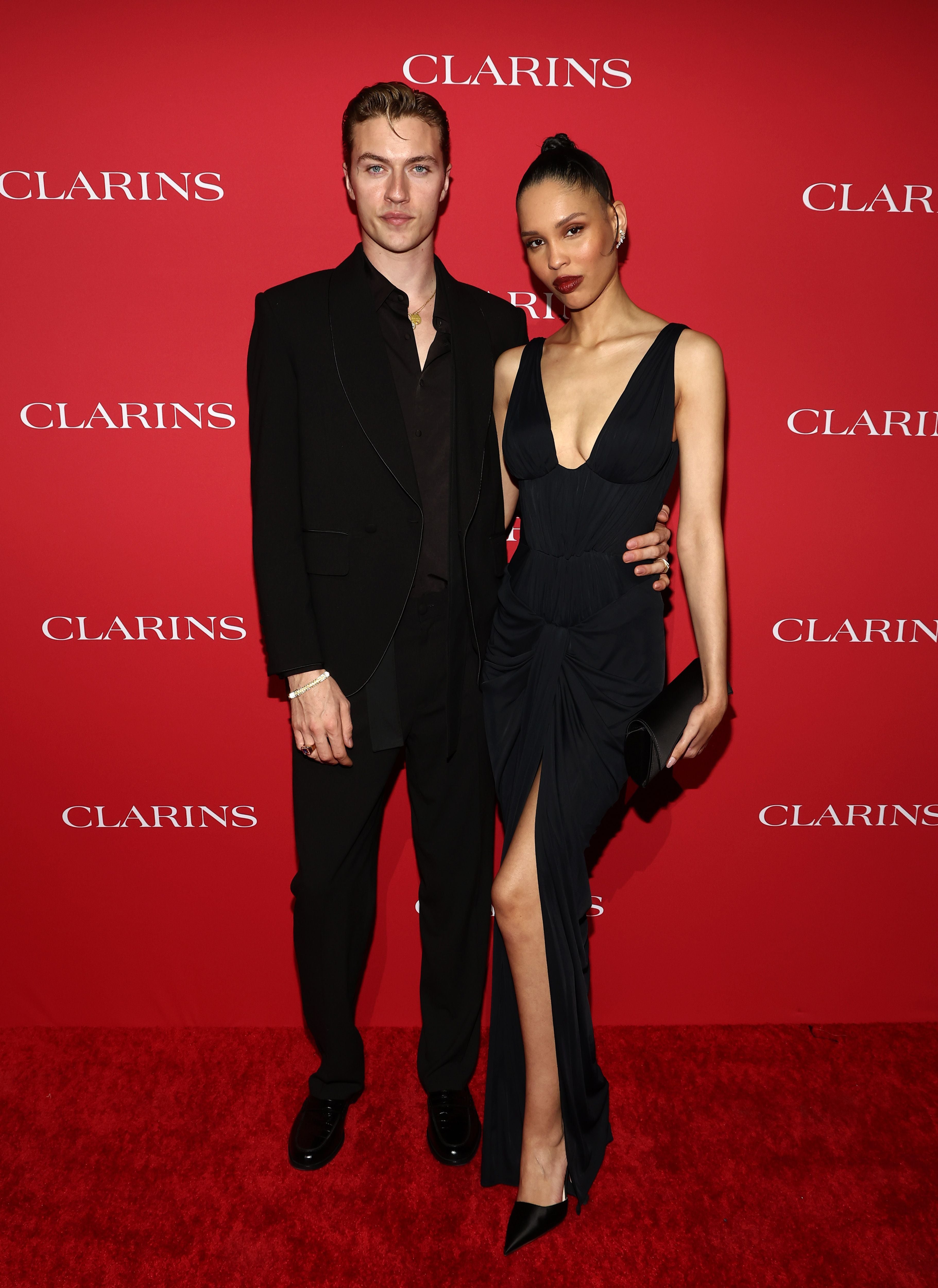 The influencer Nara Smith, with her husband Lucky Blue Smith. Together they have children Rumble Honey, Slim Easy, and Whimsy Lou