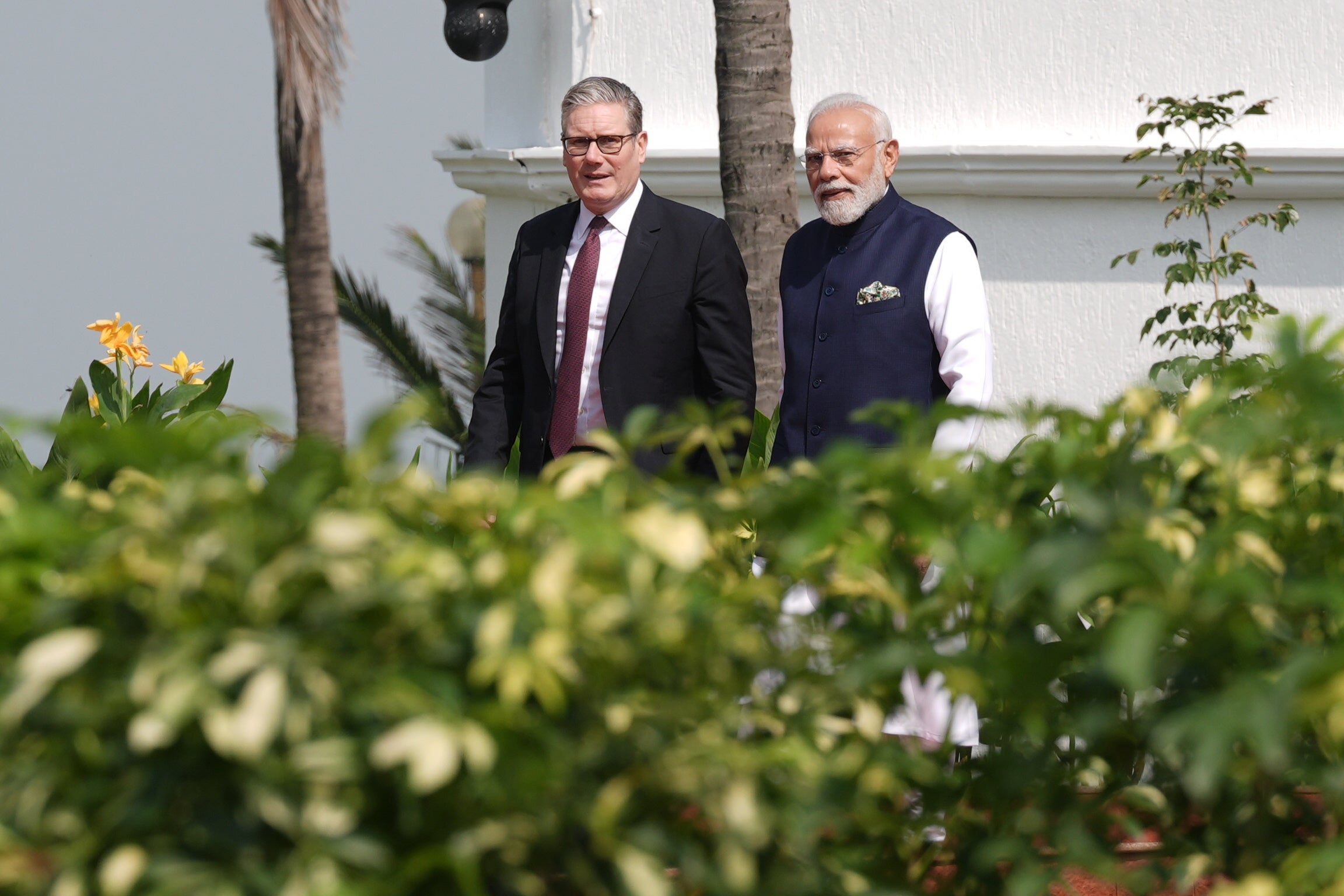 The two prime ministers took a turn around the gardens before getting down to business