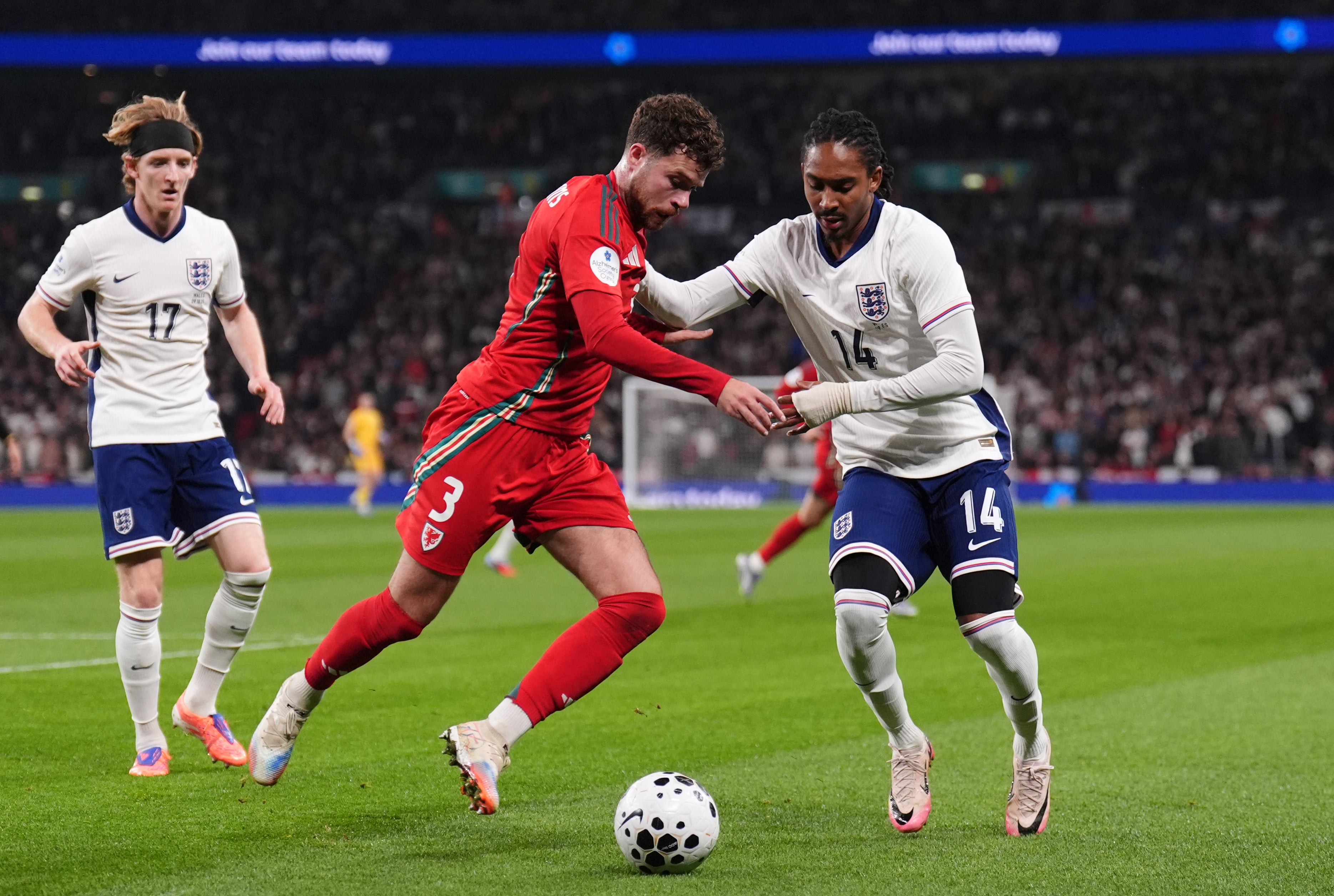 Djed Spence (kanan) menampilkan audisi yang mengesankan