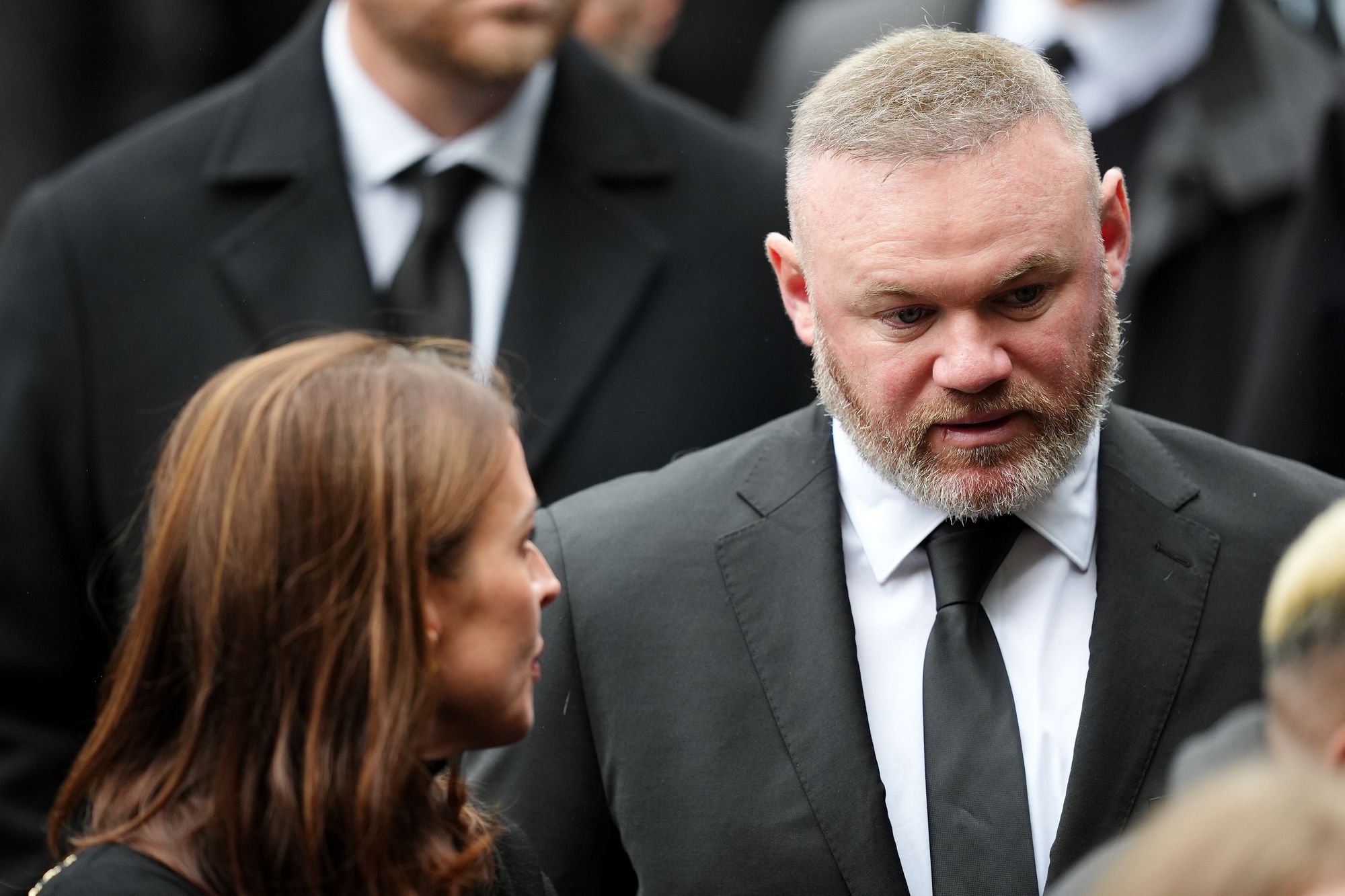 Бивши Манцхестер Јунајтед Стрикер Ваине Роонеи био је међу чувеним лицима који су се окупили док се Манцхестер се окупио