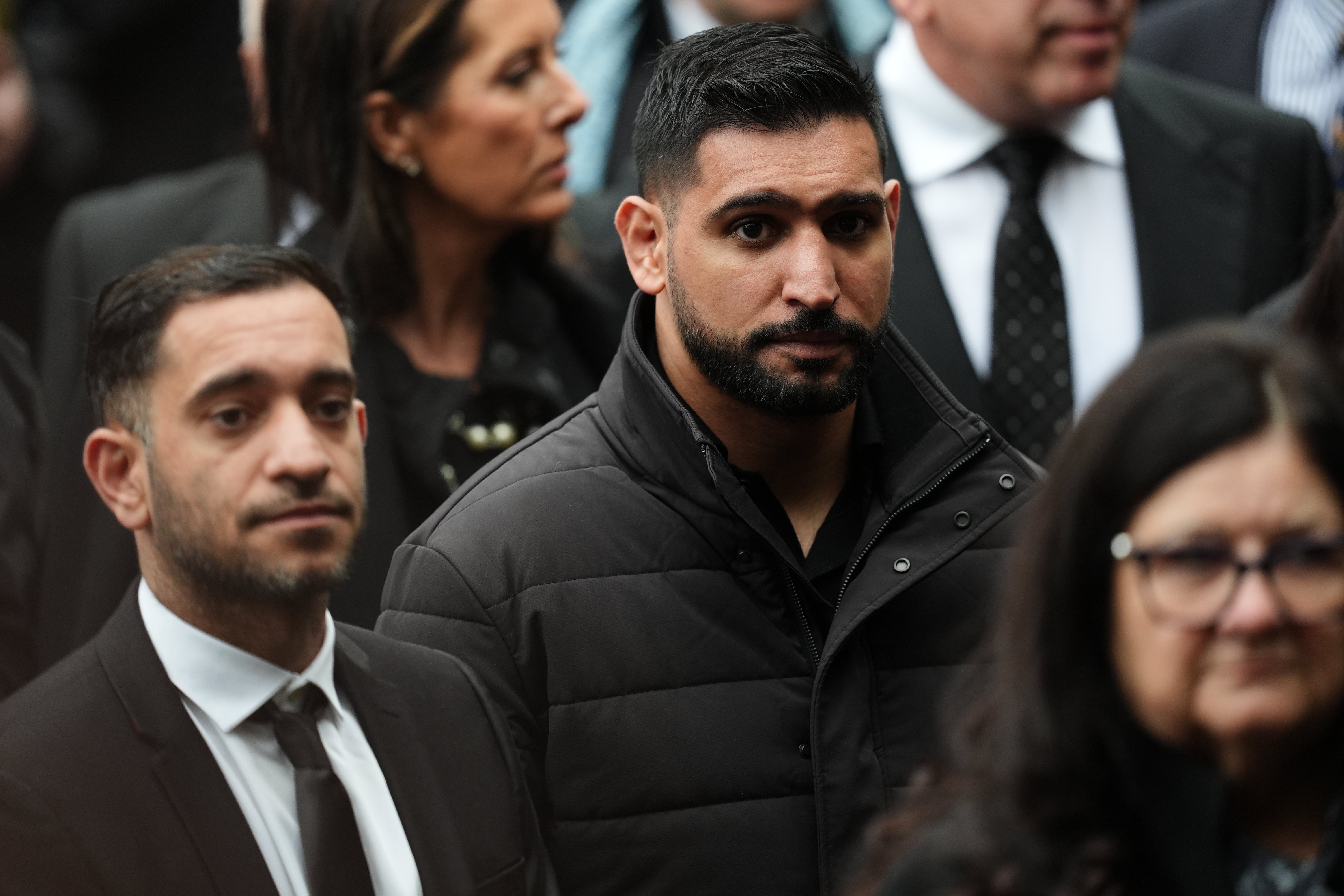 Amir Khan estava entre os presentes no funeral de Ricky Haton em Manchester