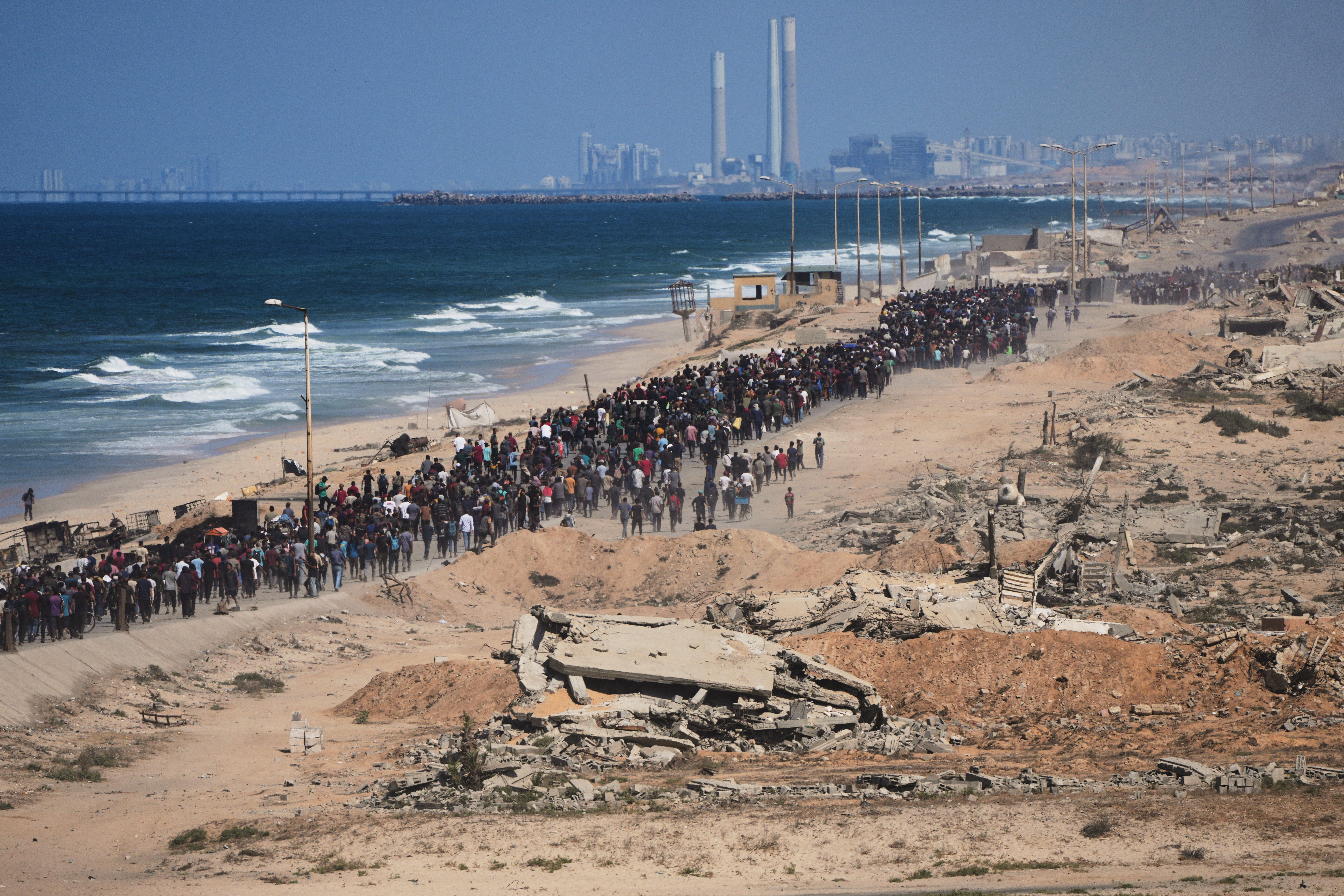 Palestinians snake along the long coastal road