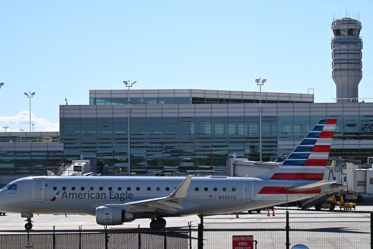 Video blaming Democrats for US government shutdown rolled out across airports