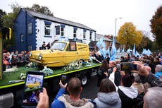 Ricky Hatton funeral latest: Mourners gather as boxing legend’s funeral procession travels through Manchester