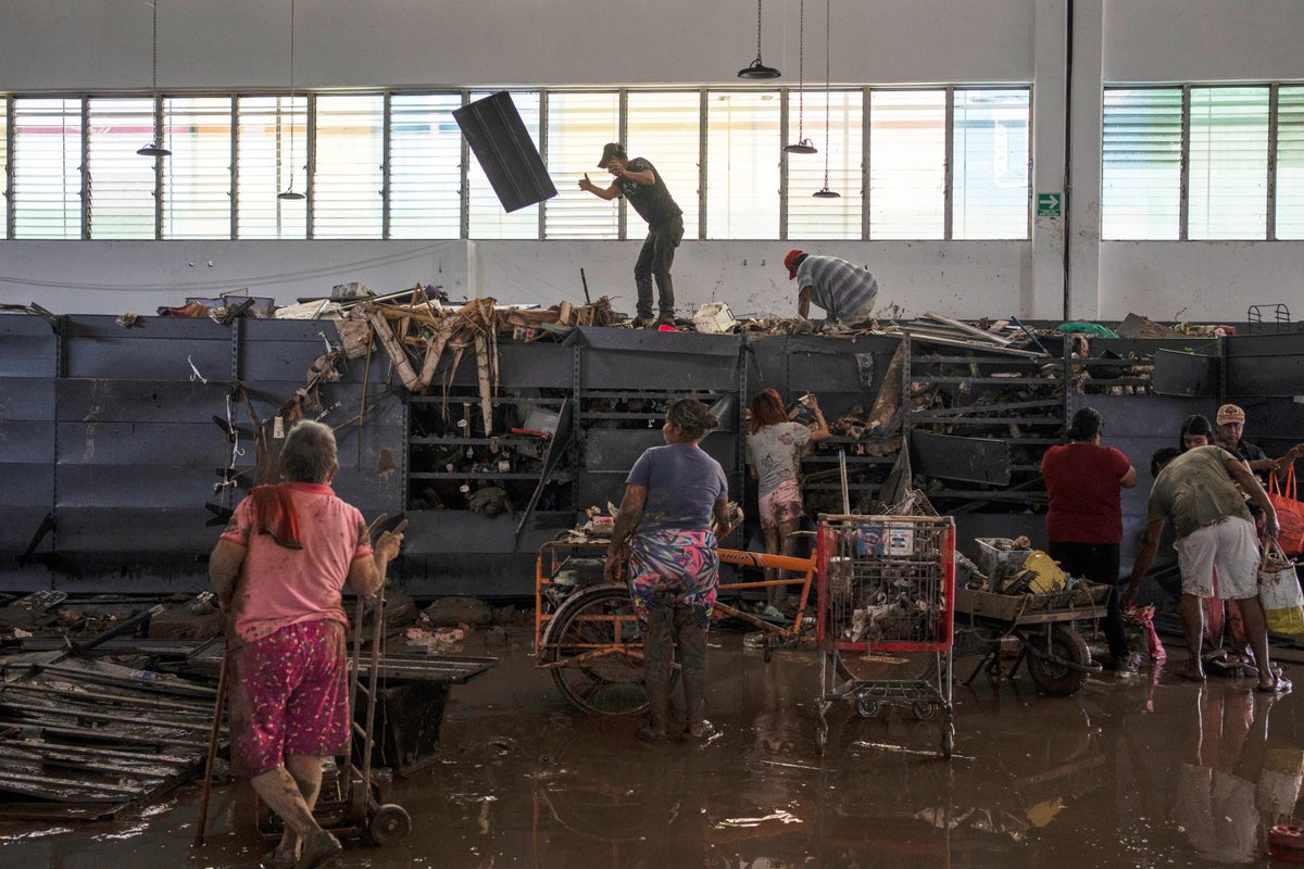 https://static.independent.co.uk/2025/10/11/23/Mexico_Extreme_Weather_28242.jpg?width=1200&height=800&crop=1200:800
