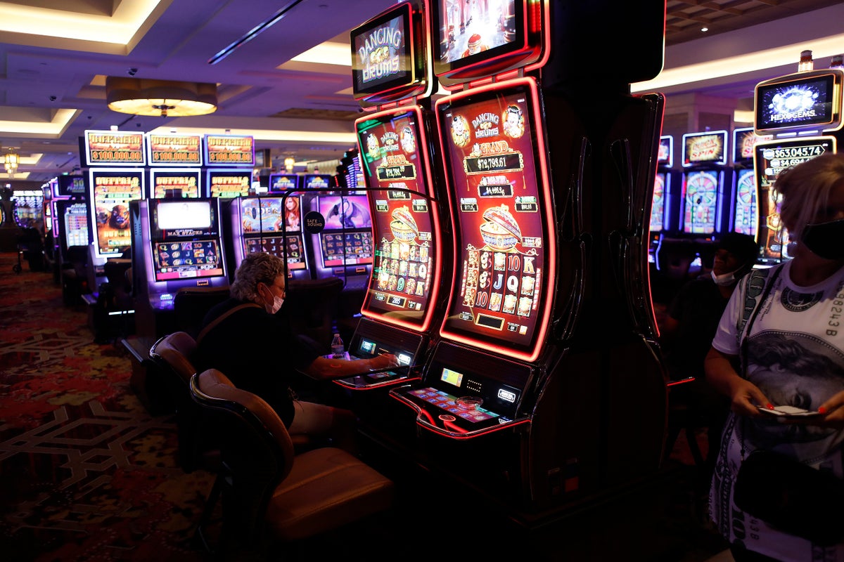 Lucky gambler decided to bet 88 cents on the slot machine and took home a whole lot more