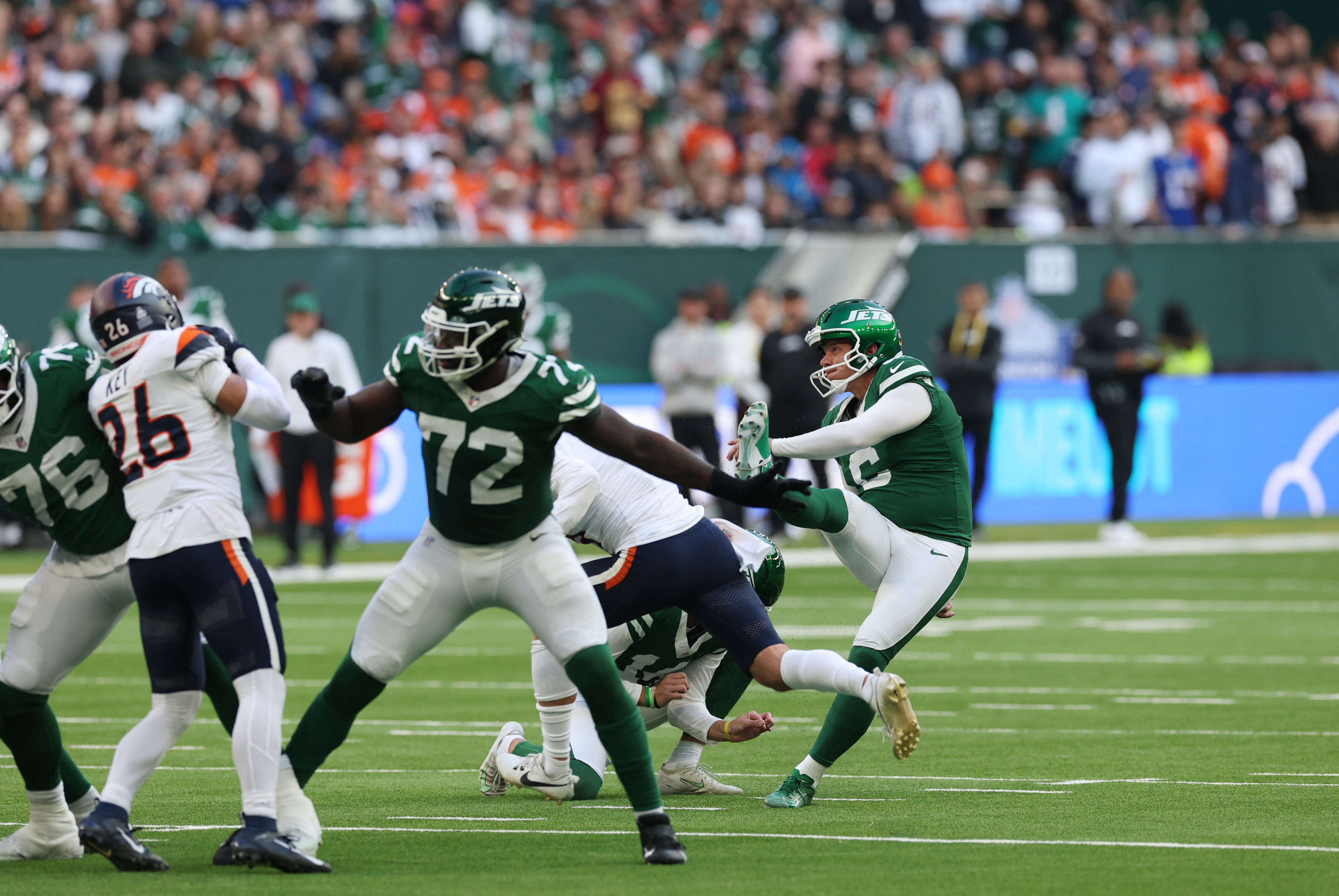 The boot of Nick Folk kept the Jets in touch
