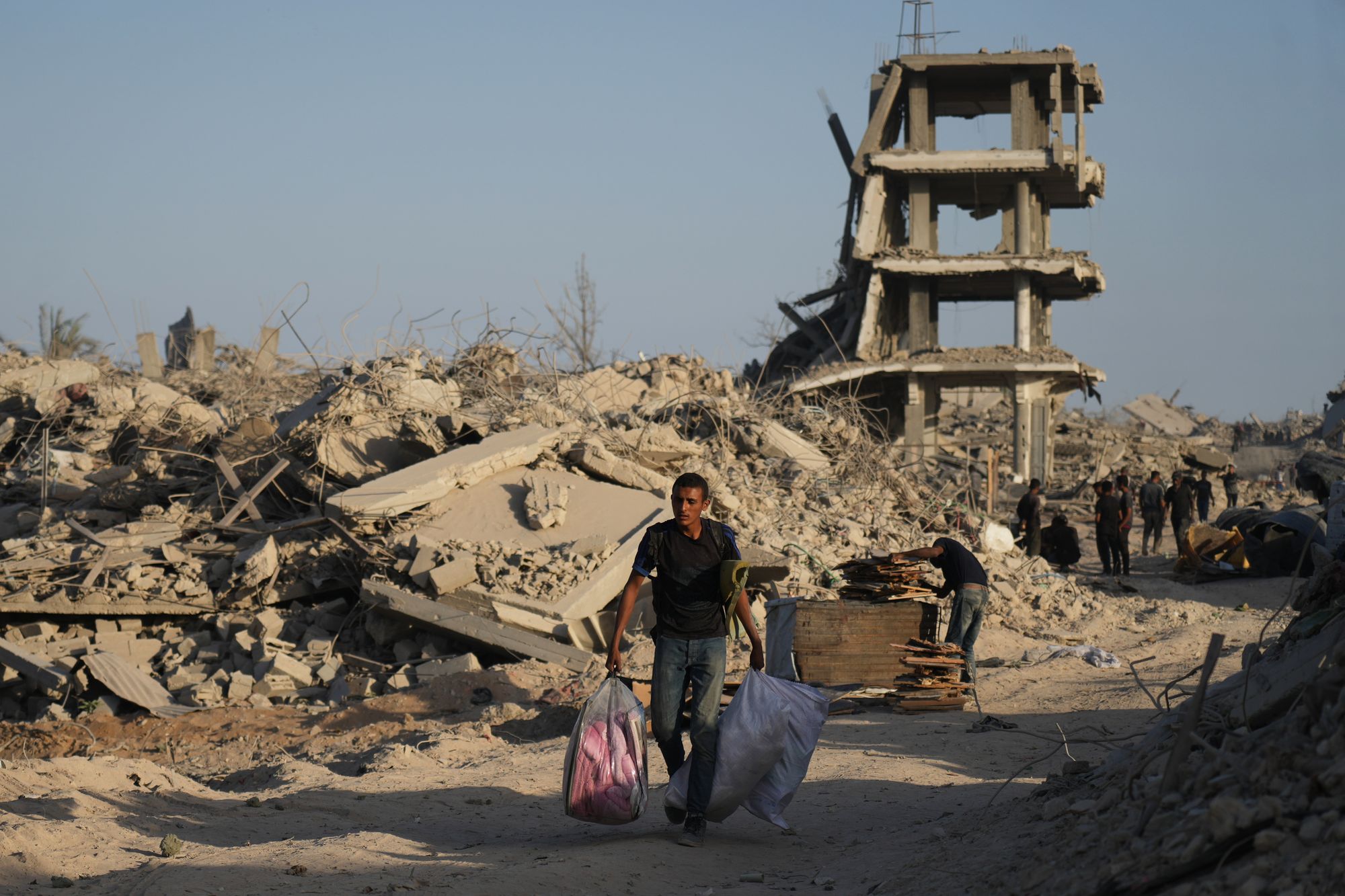 Hundreds of thousands of Palestinians have returned to their damaged and destroyed homes in the past two days