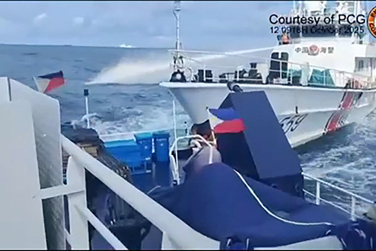 Chinese ship rams Philippine vessel
