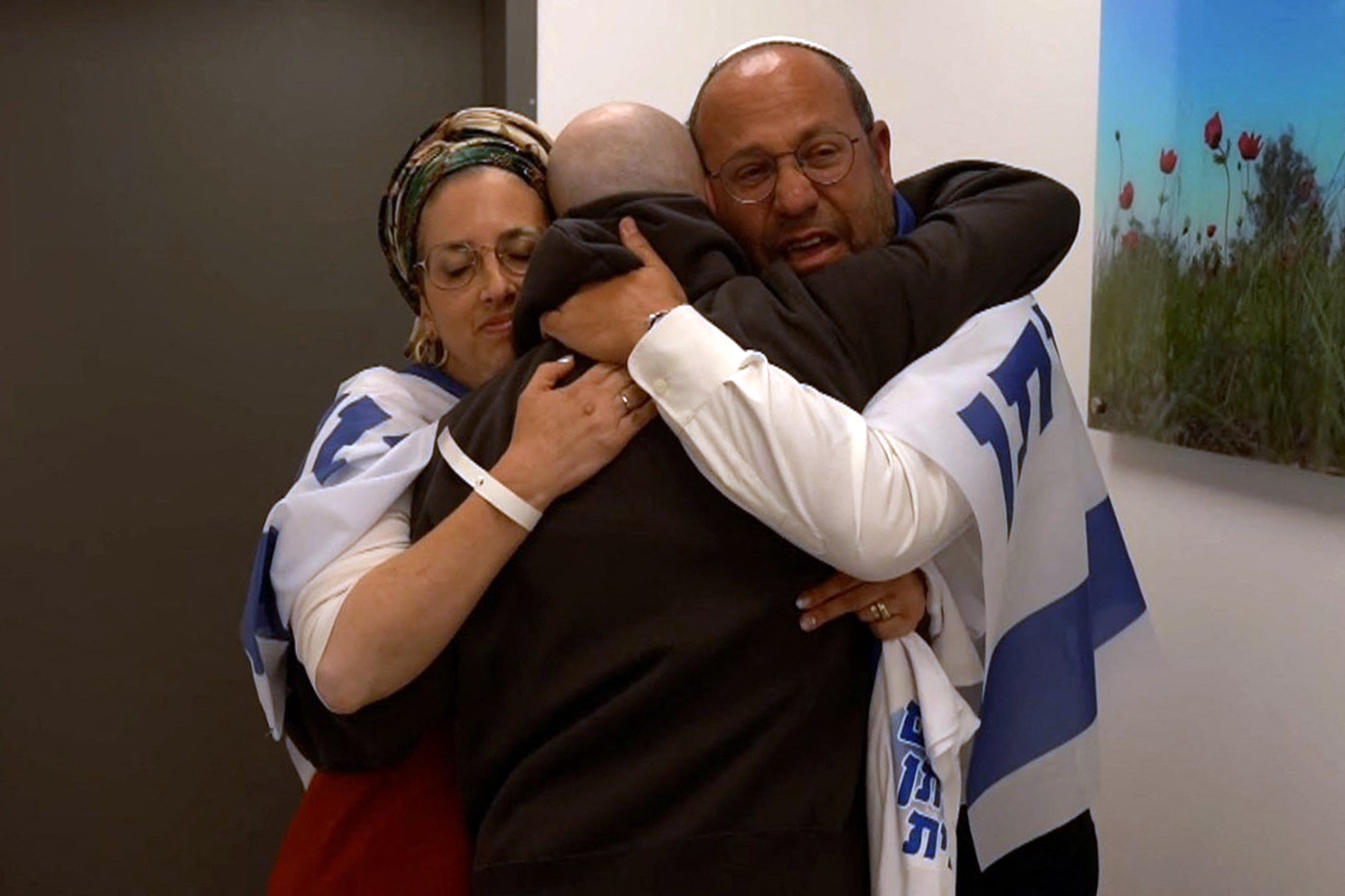 Israeli hostage Eitan Mor (C) was reunited with his family after two years in captivity