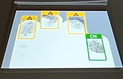 <p>Digital border: Fingerprint scanning at Prague airport</p>