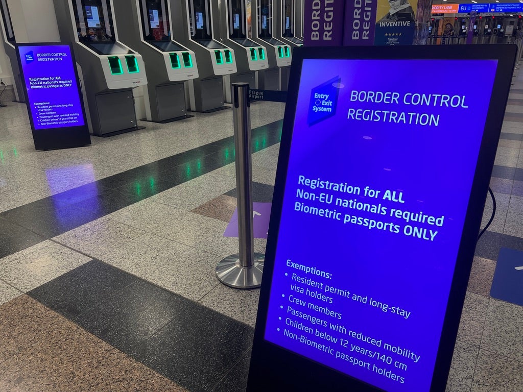  Signs directing non-EU nationals to entry-exit system kiosks at Prague airport