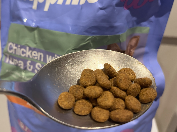 Best cat food IndyBest review Tippaws salmon and white fish dry cat food for neutered cats