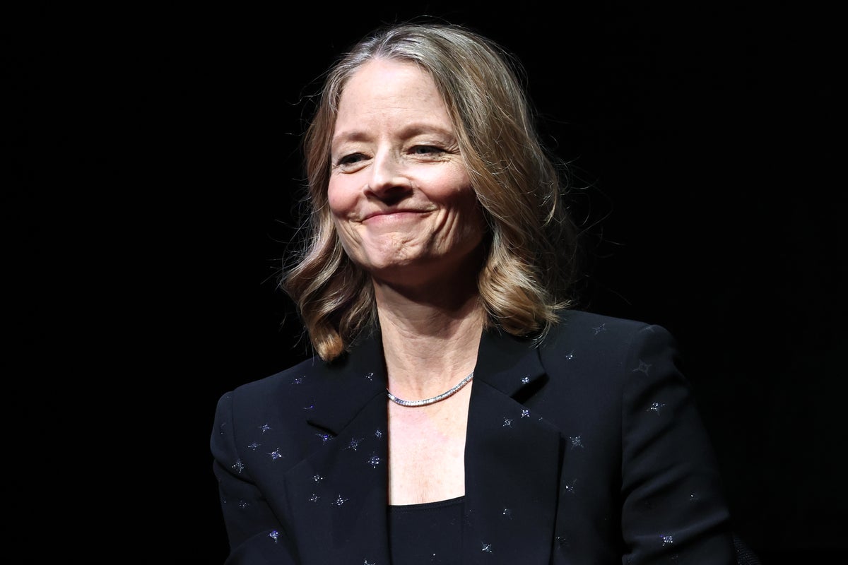Jodie Foster recalls ‘sticky’ mishap moments before SNL hosting debut Jodie Foster recalls ‘sticky’ mishap moments before SNL hosting debut