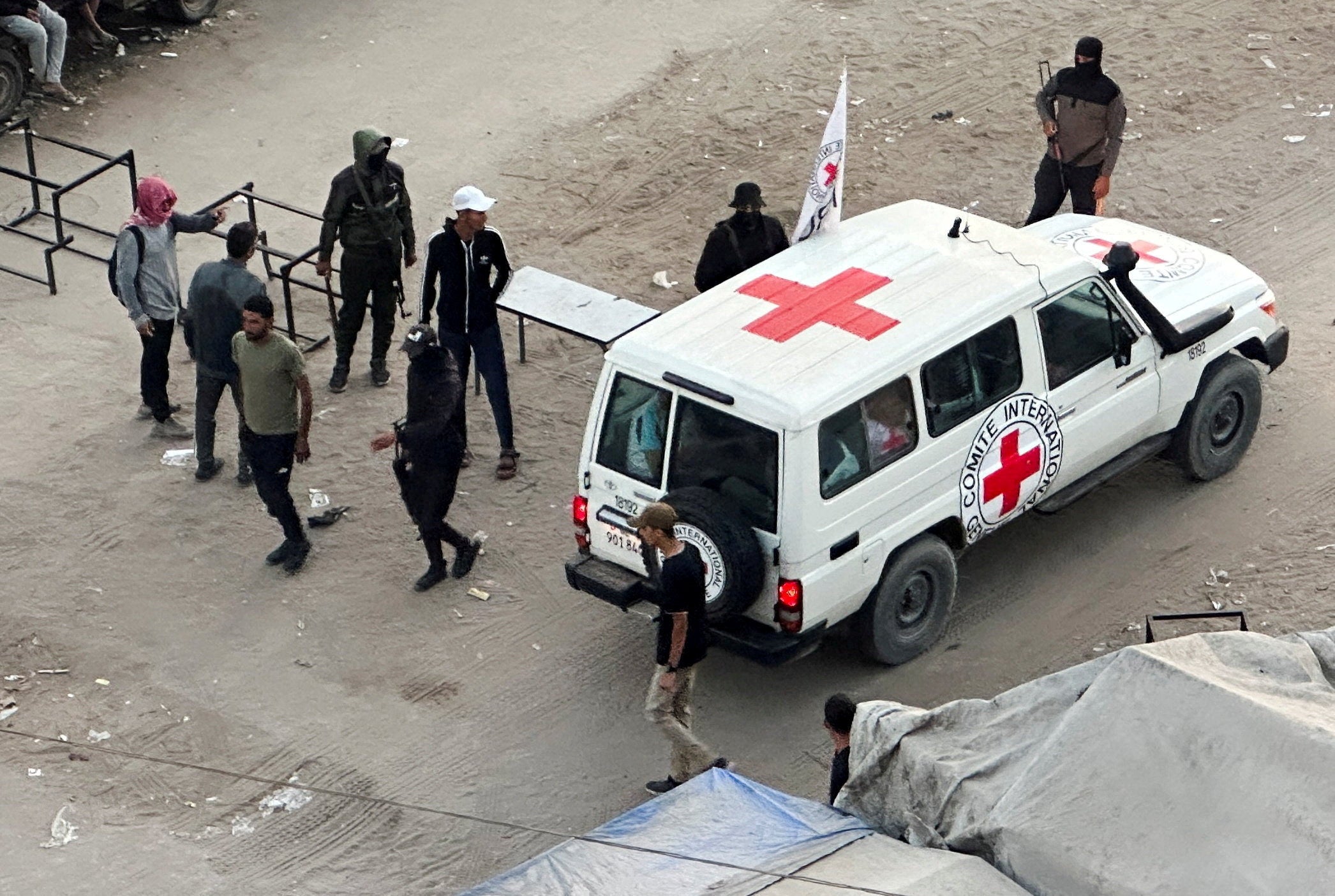 A Red Cross vehicle moves along a road before the expected release of hostages held in Gaza since the deadly October 7, 2023 attack, as part of a ceasefire and hostages-prisoners swap deal between Hamas and Israel, in Khan Younis, southern Gaza Strip, October 13, 2025. REUTERS/Ramadan Abed TPX IMAGES OF THE DAY