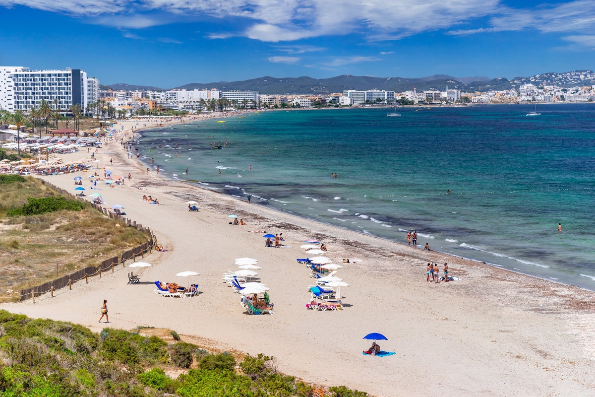 Hundreds of loungers banned from Spanish beaches signalling end to ‘sunbed wars’ for British tourists