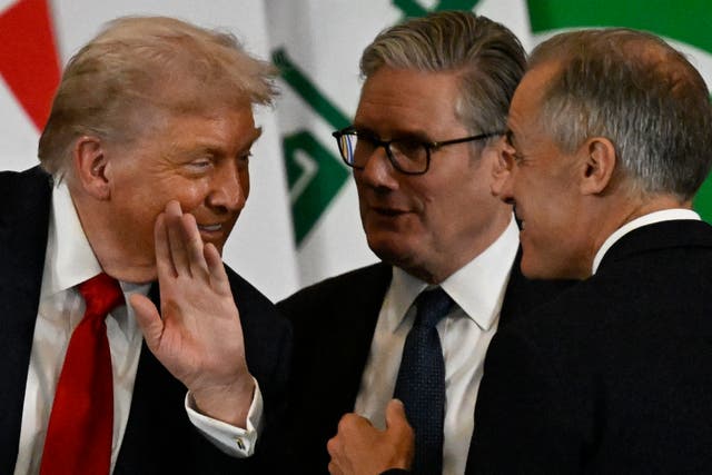 <p>President Donald Trump whispers to Canadian Prime Minister Mark Carney and British PM Keir Starmer during the Israel-Hamas peace summit in Egypt</p>