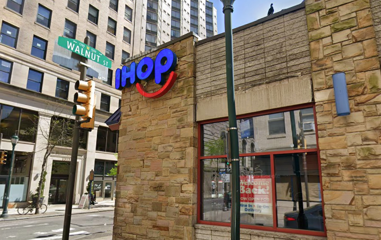 <p>A security guard allegedly fatally shot a homeless man inside a Philadelphia IHOP.</p>
