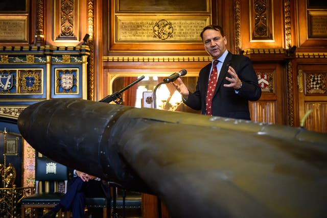 <p>Radoslaw Sikorski unveiled a Shahed-136 drone downed in Ukraine</p>