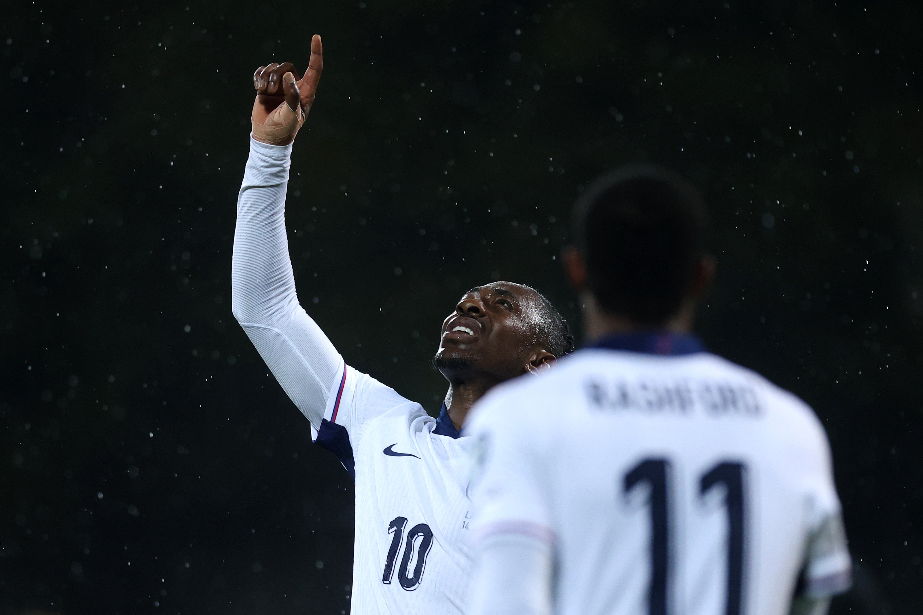 Eberechi Eze anotó desde el banquillo para Inglaterra
