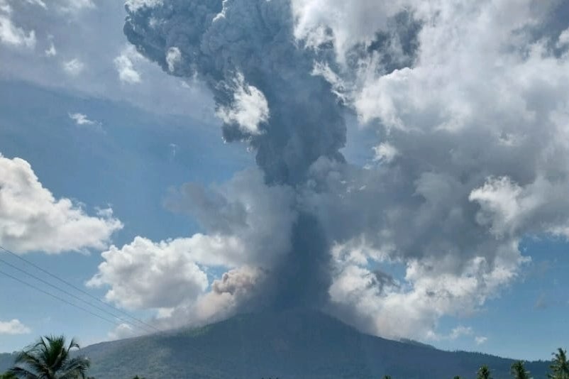 INDONESIA-VOLCÁN